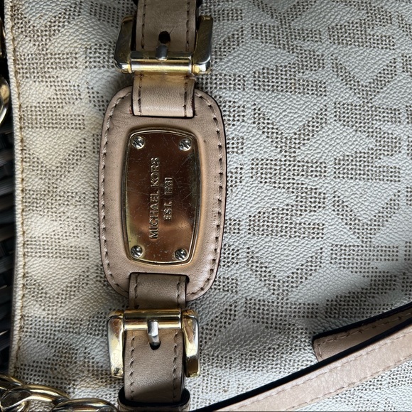 Michael Kors Logo Crossbody sling bag - Picture 4 of 6